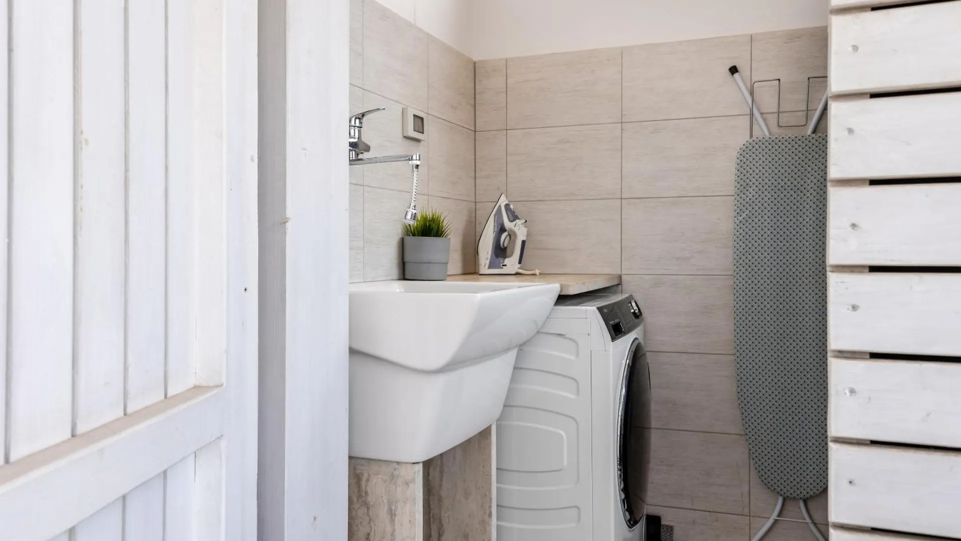 Archimedes Luxury Apartment With Terrace Палермо 0*,  Италия
